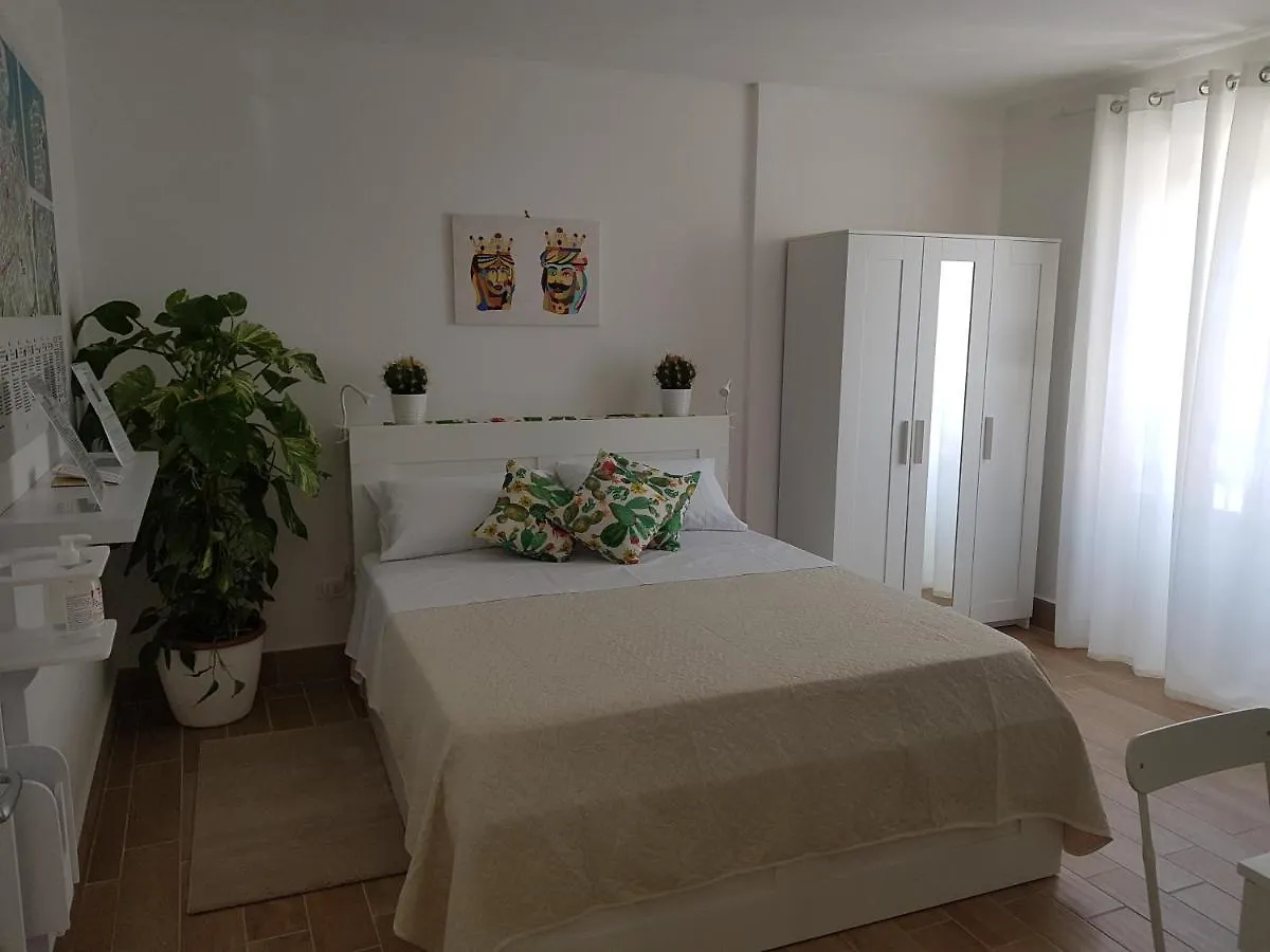 Hotel La Camera Di Stella - Ai Normanni à Palerme 2*,